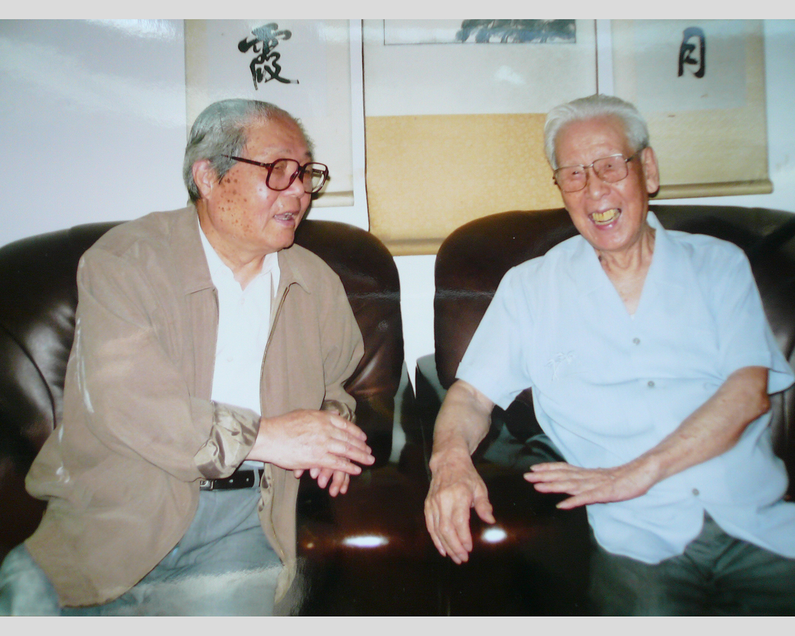 2006、8、6，人民大学国学院院长冯其庸先生来访