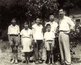 1962年全家在山大右起：姚奠中、姚大云、少云、李树兰、力芸、二云